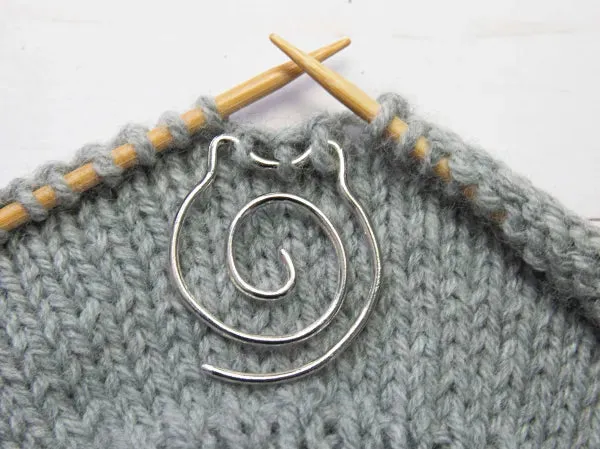 Spiral Cable and Stitch Holder